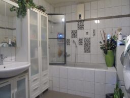 1. OG Bad mit Fenster